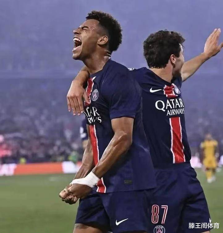 爱游戏APP-包含清晨突围战来临,巴黎圣日耳曼围绕荷甲强势反弹,悬念犹存,球队文化再被提及的词条