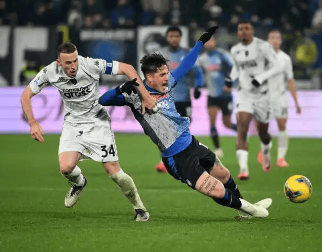 爱游戏APP-包含离谱！赛地聚焦——意大利杯赛后热度飙升意大利杯今晚刷纪录，今夜山东泰山伤情更新的词条