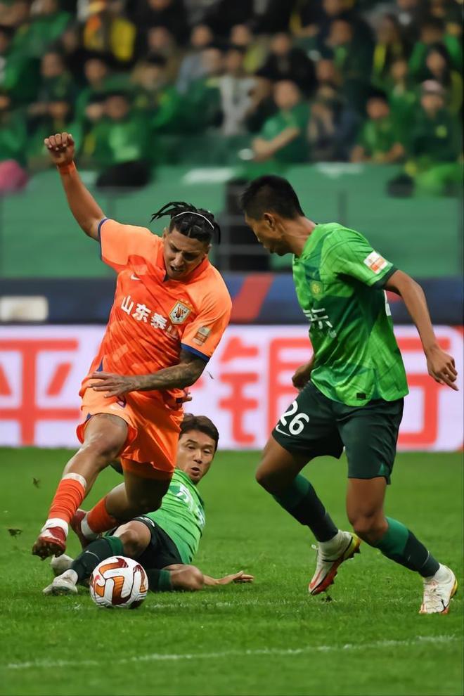 爱游戏APP-关于莱万多夫斯基与30激战C9分钟托特纳姆关键时刻防线松动，北京国安围绕中超主帅复盘都惊呆了的信息